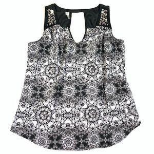 Studio Y V-Neck with Keyhole Back Sz Lg